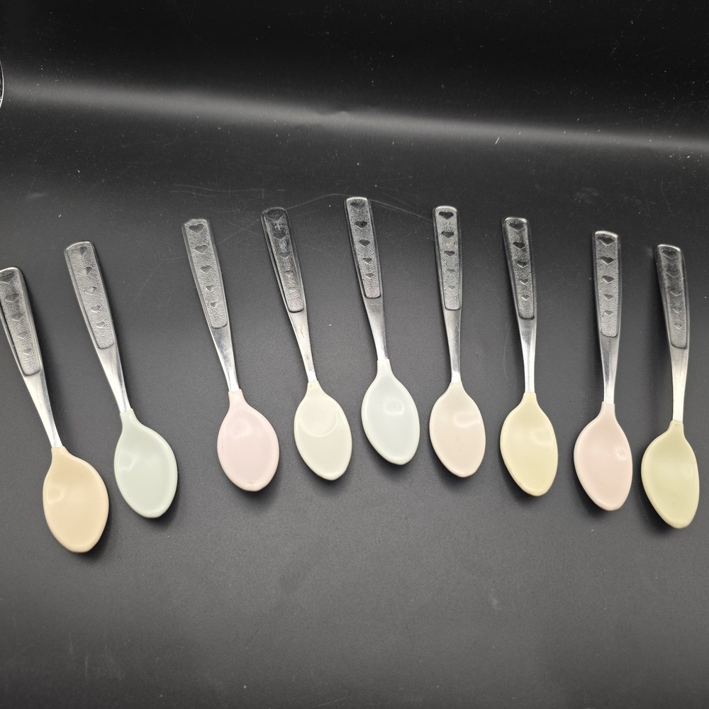 9 Vintage 1996 Baby Spoons With Hearts.  Munchkin Inc Stainless‎
